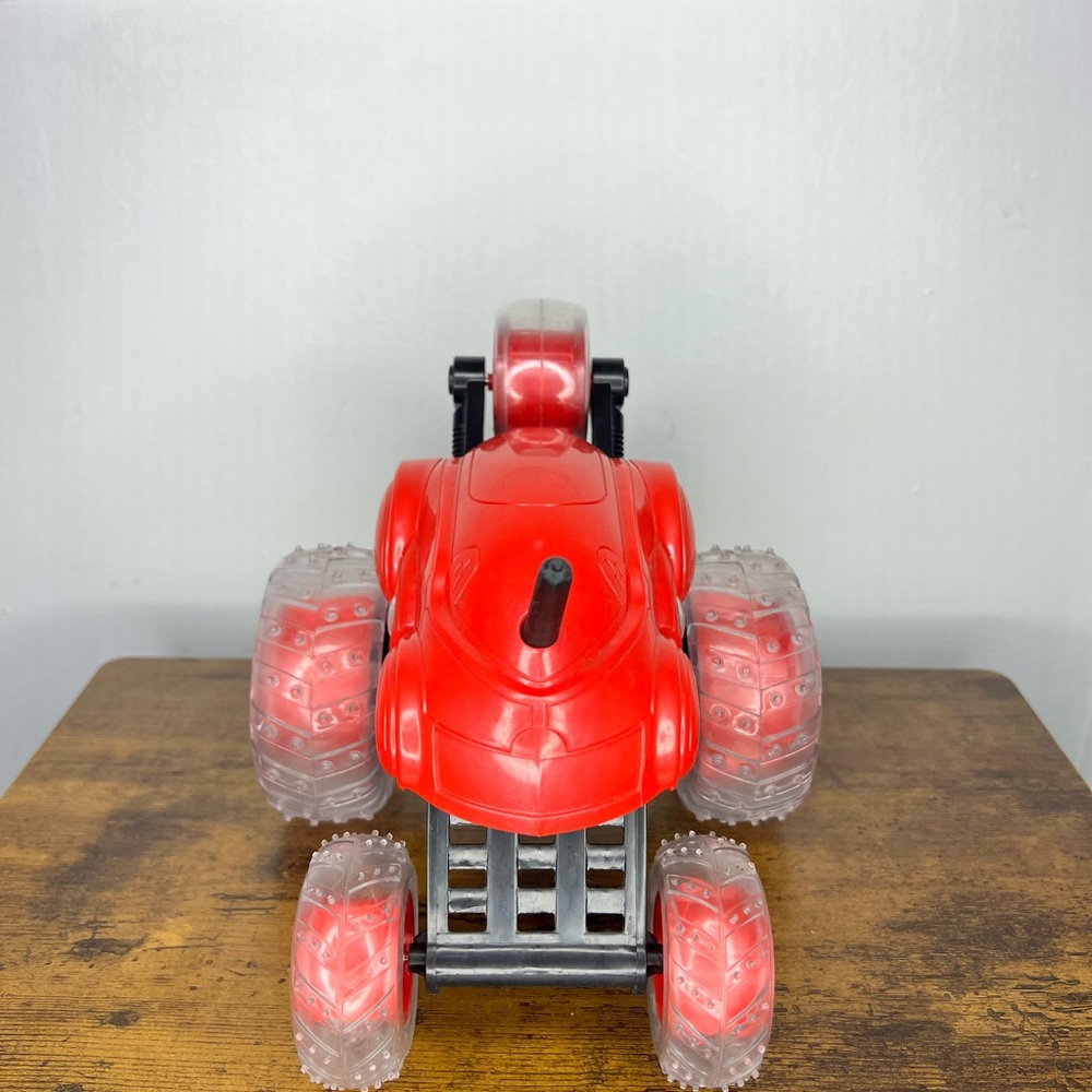 Dynamic Red Remote Control Stunt Car - Picture 3 of 12